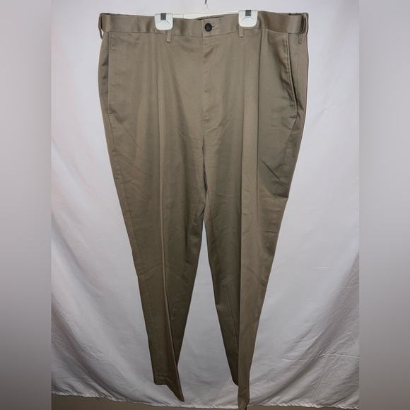 Mens 42x32 Haggar Clothing Classic Fit No Iron tan khakis khaki dress pants